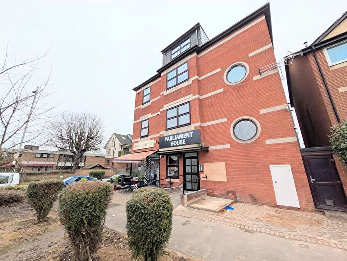 2 Bedroom Flat For Sale In Parliament House, St. Laurence Way, Slough, SL1