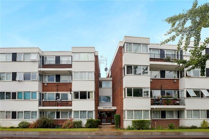 2 Bedroom Flat To Rent In Bourne Court, New Wanstead, London, E11