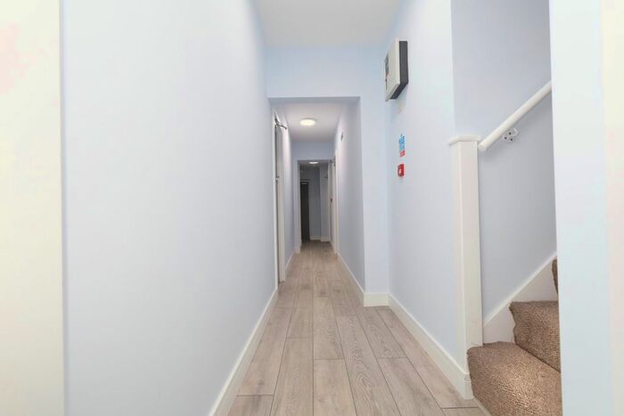 Studio To Rent In Beech Close, West Drayton UB7