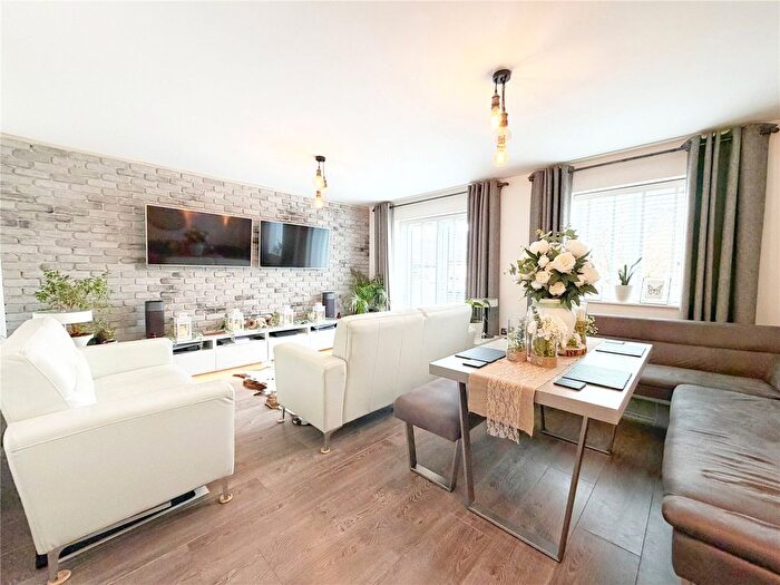 4 Bedroom Semi-detached House For Sale In Brandlehow Drive, Middleton, Manchester, M24