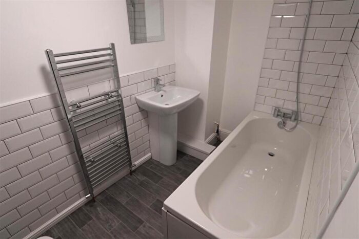 8 Bedroom Detached House To Rent In Cliff Road Gardens, Woodhouse, Leeds, LS6