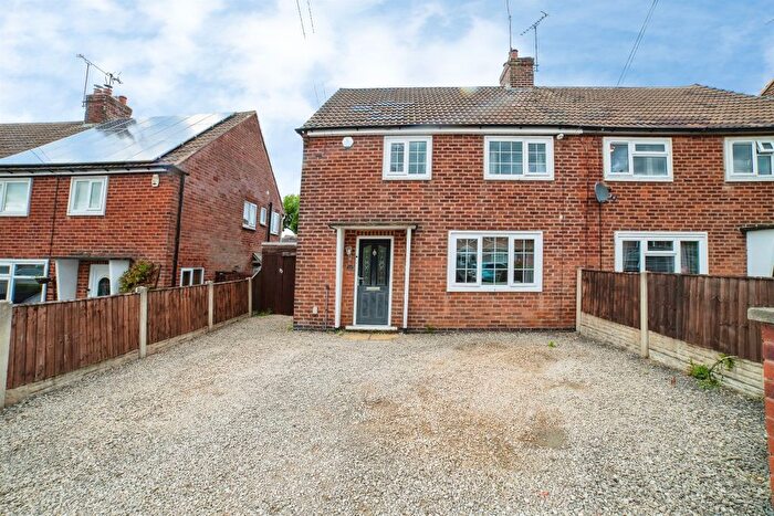 3 Bedroom Semi-Detached House For Sale In Pease Hill, Alfreton, DE55