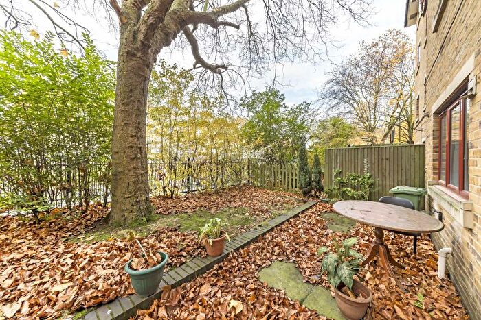3 Bedroom Flat To Rent In Swain Street, London, NW8