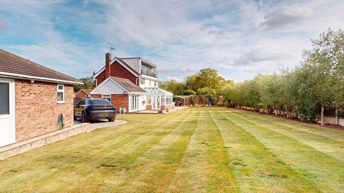 4 Bedroom Detached House For Sale In Curlew Crescent, Basildon, Essex, SS16