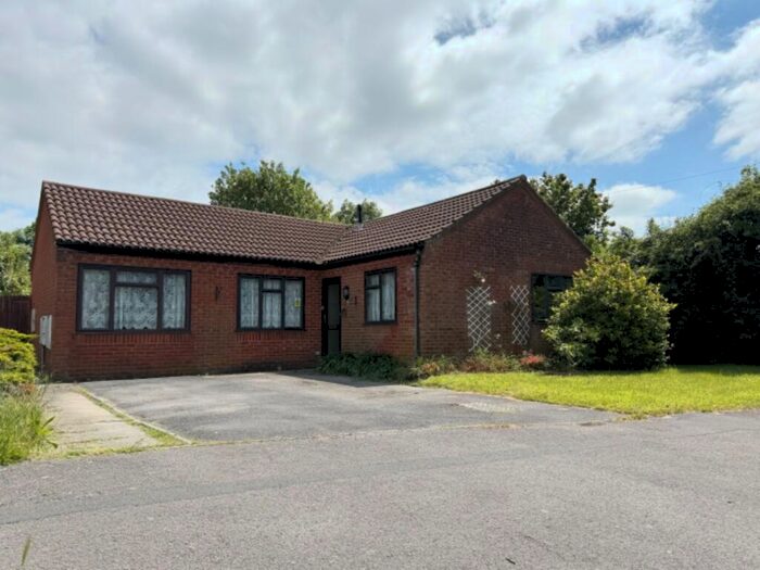 3 Bedroom Detached Bungalow For Sale In Holbury, Southampton, Hampshire, SO45
