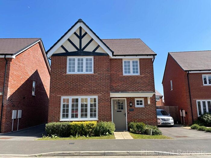4 Bedroom Detached House To Rent In Lark Hill Drive, Carterton, OX18