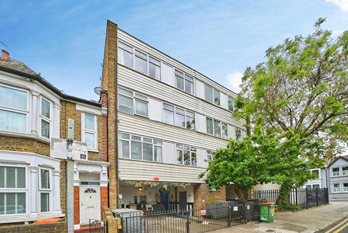 2 Bedroom Flat For Sale In Deanery Road, London, E15