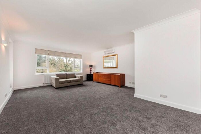 3 Bedroom Flat To Rent In Aylmer Road, East Finchley, N2