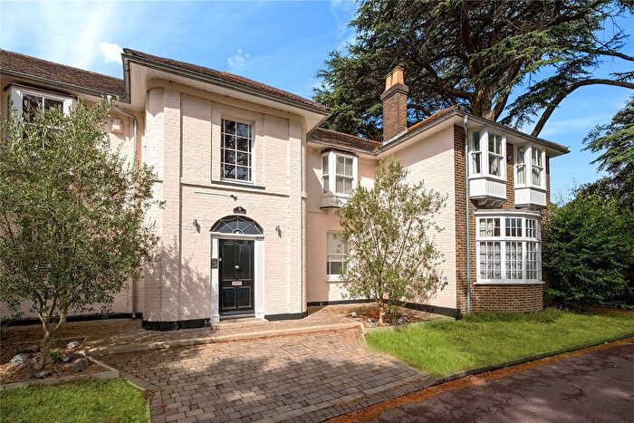 2 Bedroom Flat For Sale In Oak Lodge Drive, West Wickham, BR4