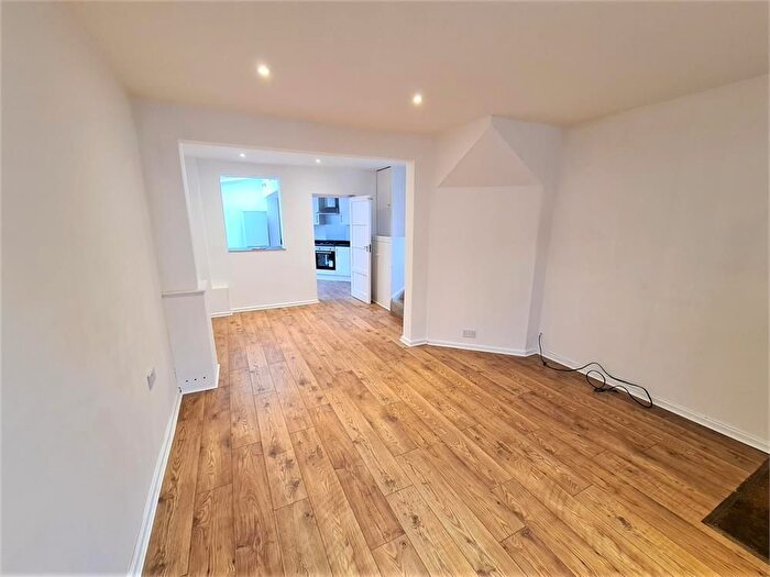 2 Bedroom Cottage To Rent In Thornbury Road, Osterley, Isleworth, TW7