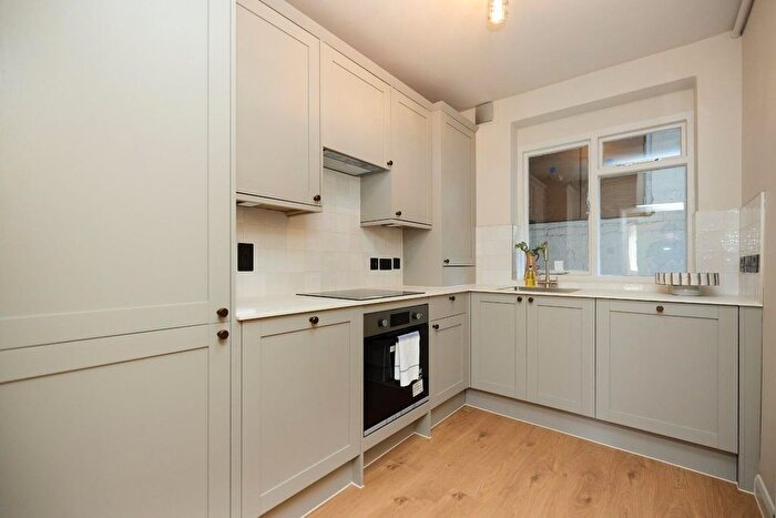 1 Bedroom Flat For Sale In Woodchurch Road, London, NW6