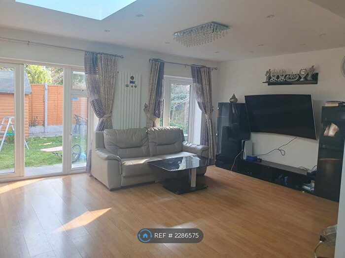 3 Bedroom Terraced House To Rent In Lansbury Avenue, Romford, RM6