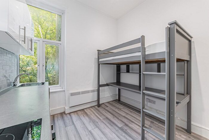 Studio To Rent In Warwick Road, SW5