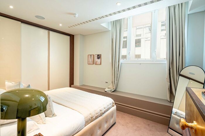2 Bedroom Flat To Rent In Verge Apartments, Dering Street, London, W1S