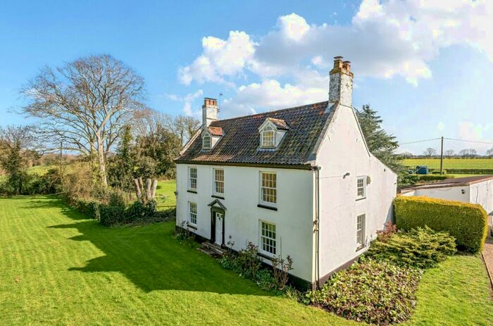 6 Bedroom Detached House For Sale In Wendling Road, Longham, Norfolk, NR19