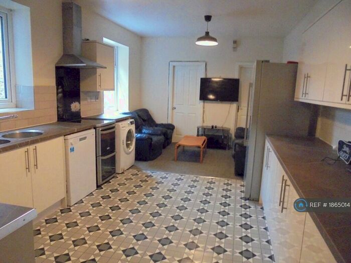 9 Bedroom Terraced House To Rent In Mauldeth Road, Manchester, M20