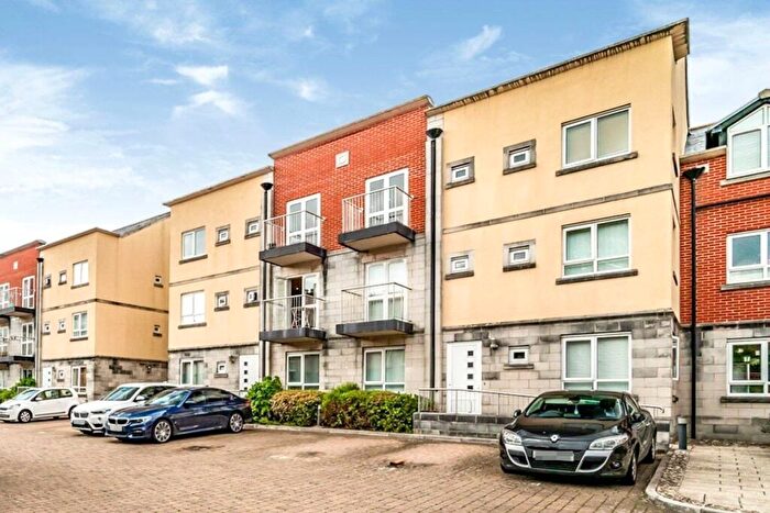2 Bedroom Flat To Rent In Gloucester Square, Southampton, Hampshire, SO14