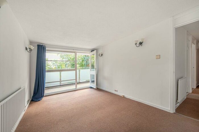2 Bedroom Flat To Rent In Fairview Court, Mill Hill, London, NW4