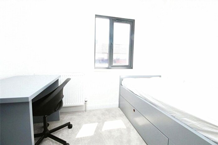 House To Rent In Single Room, Ibbetson Path, Loughton, IG10