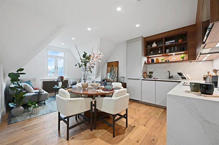 2 Bedroom Flat For Sale In Newburgh Road, Acton, London, W3