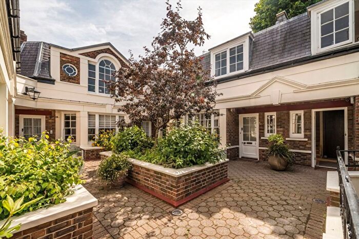 3 Bedroom Maisonette To Rent In Chester Close, Chelsea, SW1X