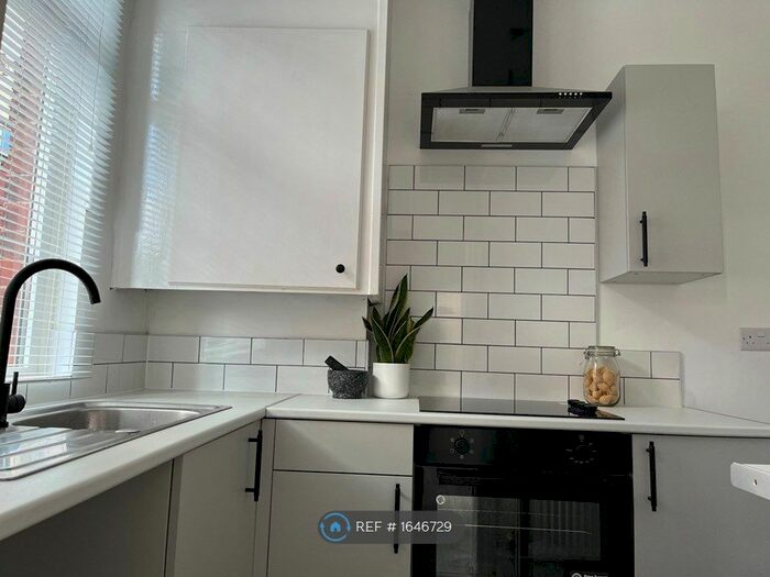 3 Bedroom Terraced House To Rent In Greenock Place, Leeds, LS12