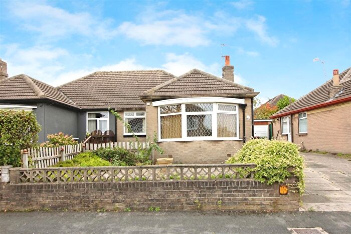 2 Bedroom Semi-Detached Bungalow For Sale In Kingswear Grove, Leeds, LS15