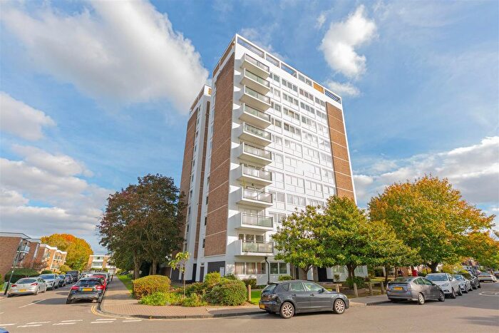 2 Bedroom Flat For Sale In Westbourne House, Wheatlands, Heston, TW5