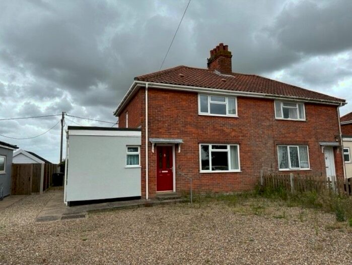 3 Bedroom Semi-Detached House For Sale In The Oaks, Rockland St. Mary, Norwich, Norfolk, NR14