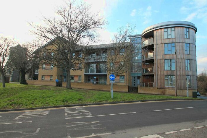 2 Bedroom Flat To Rent In Church Street, Sittingbourne ME10