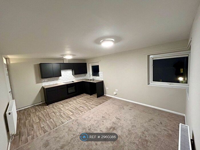 3 Bedroom Flat To Rent In Orchard, Northfleet, DA11