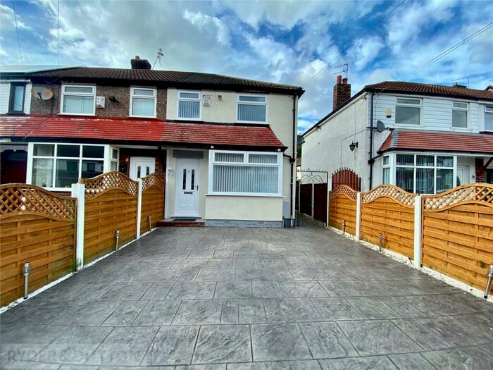 2 Bedroom Town House To Rent In Melverley Road, Blackley, Manchester, M9