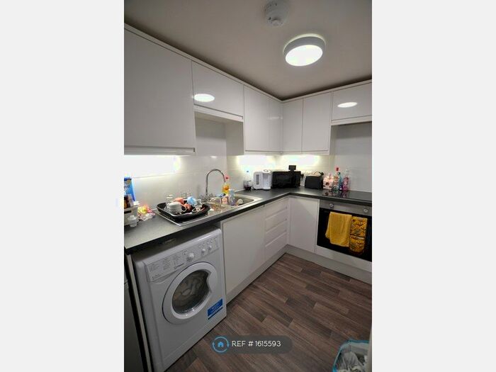 2 Bedroom Flat To Rent In Christchurch Road, Bournemouth, BH7