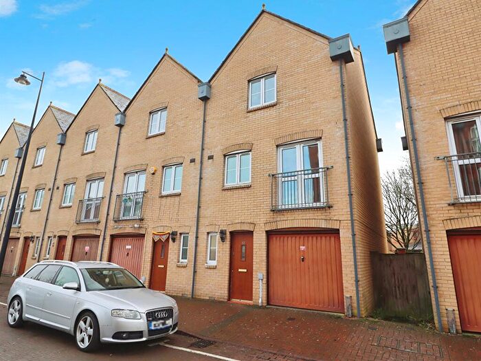 3 Bedroom Terraced House For Sale In Harrowby Street, Cardiff, CF10