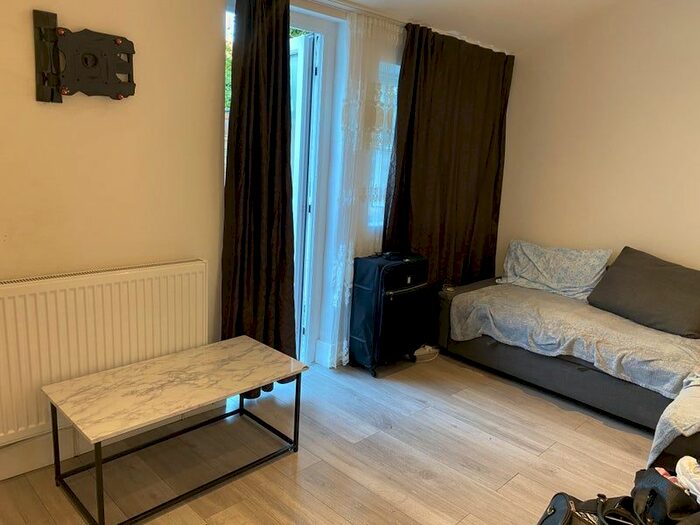 Studio To Rent In Napier Road, Seven Sisters, N17