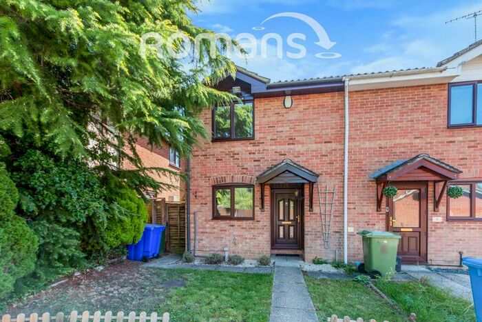 2 Bedroom End Of Terrace House To Rent In Sandown Crescent, Aldershot, GU11