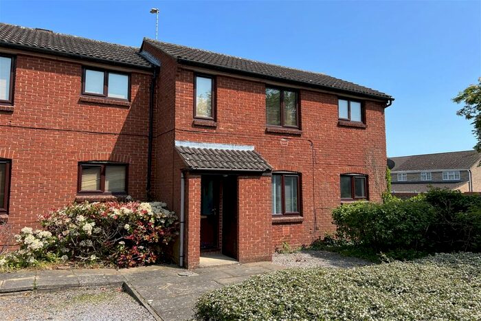 1 Bedroom Flat To Rent In Heronbridge Close, Westlea, Swindon, SN5