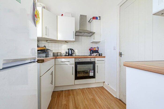 2 Bedroom Detached House To Rent In Gun Lane, Strood, Rochester, ME2