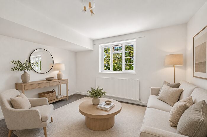 3 Bedroom Flat For Sale In Glenbuck Road, Surbiton, KT6