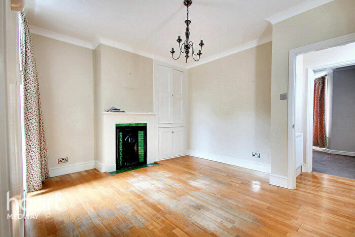 3 Bedroom End Of Terrace House For Sale In Mill Road, Rochester, ME2