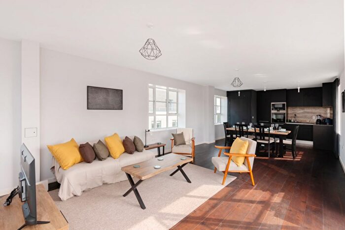 2 Bedroom Flat For Sale In Marshall Street, London, W1F