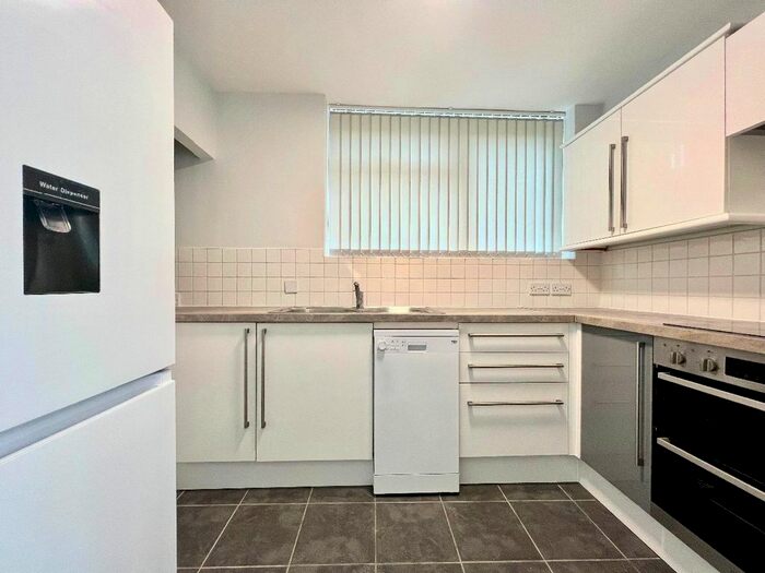 1 Bedroom Flat To Rent In Auckland Road, Crystal Palace, SE19