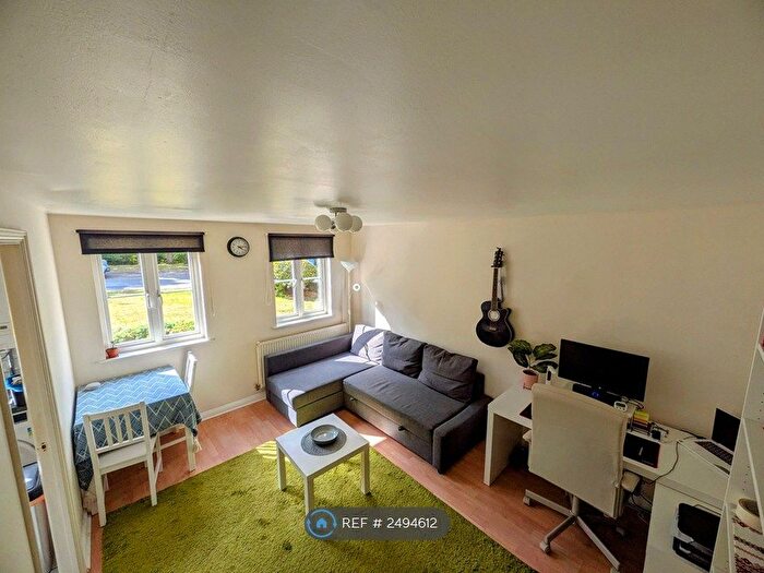 1 Bedroom Flat To Rent In Nyall Court, Gidea Park, Romford, RM2