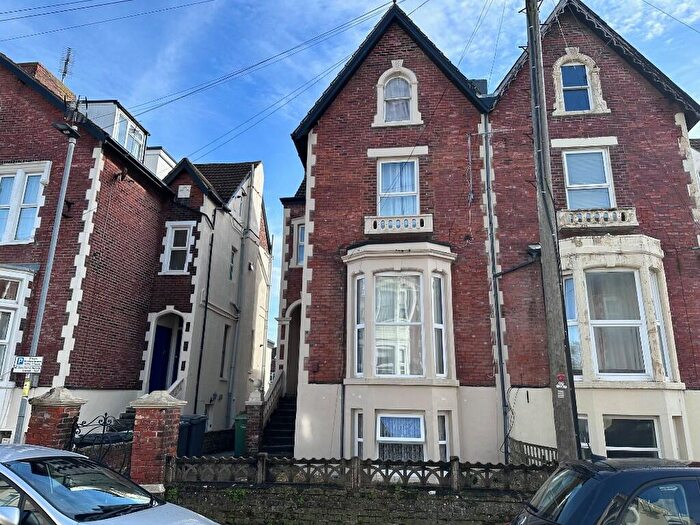 5 Bedroom Semi-Detached House For Sale In Shaftesbury Road, Portsmouth, Hampshire, PO5