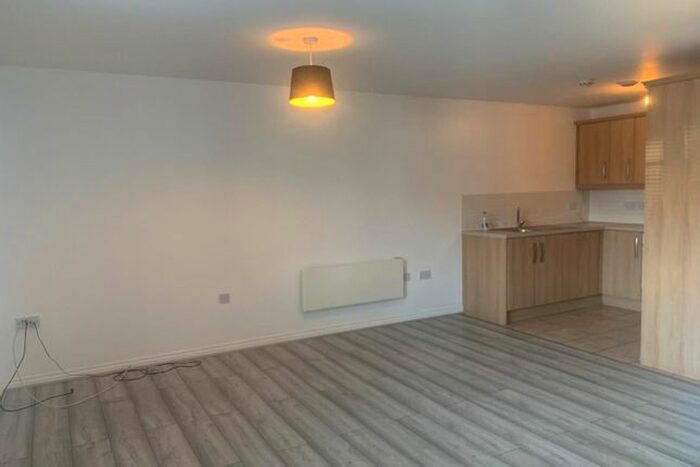 2 Bedroom Flat To Rent In Bryanstone Road, Waltham Cross, EN8