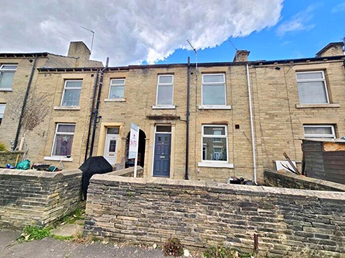 2 Bedroom Property For Sale In Thornhill Road, Brighouse, HD6