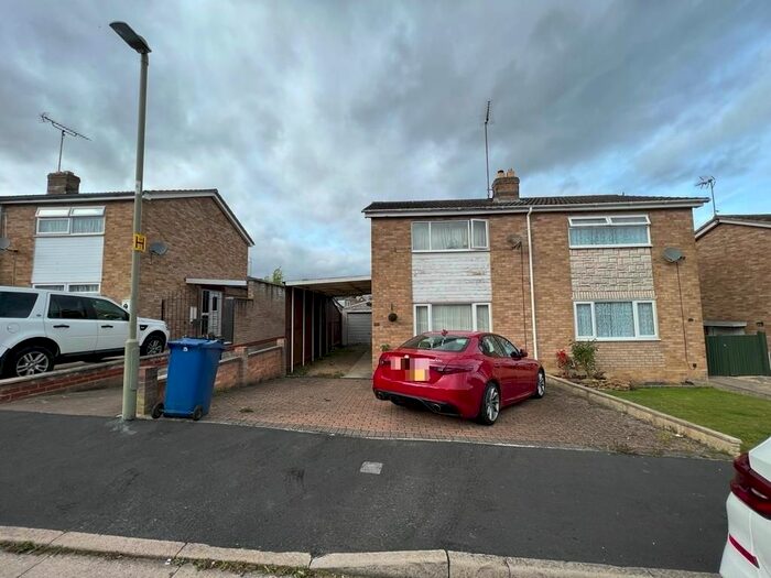 3 Bedroom Semi-Detached House To Rent In Meadow View, Banbury, OX16