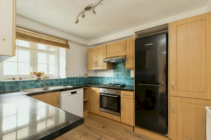 2 Bedroom Flat To Rent In Macaulay Square, London, SW4