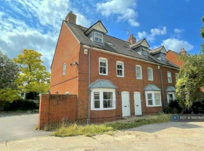 4 Bedroom Semi-Detached House To Rent In Elgar Bretts Court, Canterbury, CT1