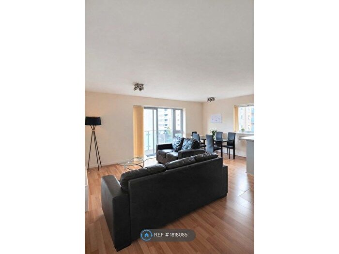 3 Bedroom Flat To Rent In Merchant Street, London, E3